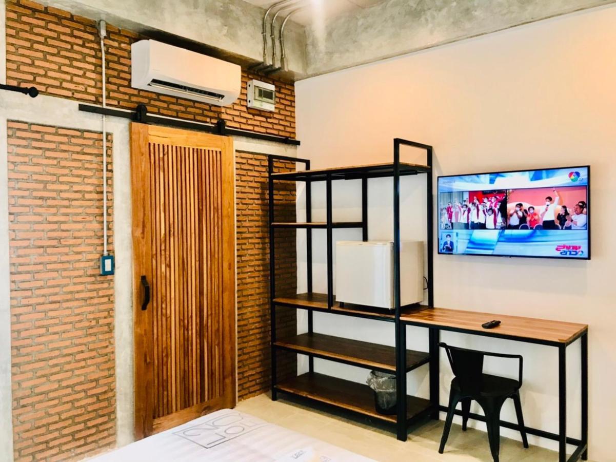 Loft 202 Hotel Bangkok Buitenkant foto