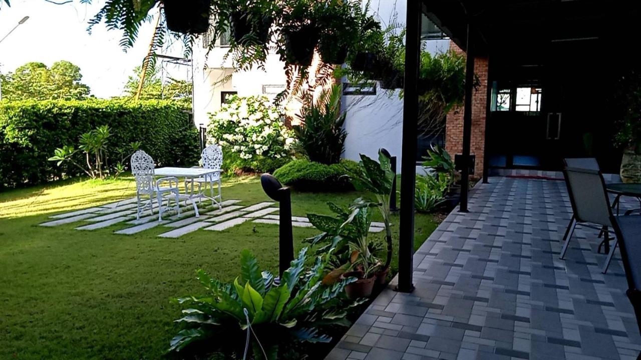 Loft 202 Hotel Bangkok Buitenkant foto